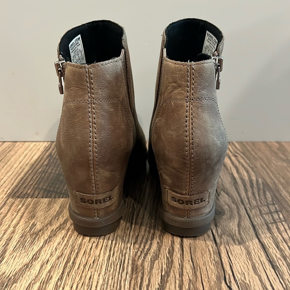 Sorel size 10 tan suede wedge booties